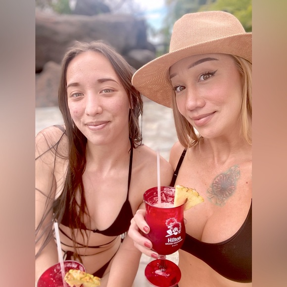 OUT OF OFFICE MEXICO🐬 closet temporarily CLOSED 😎 - Picture 8 of 17